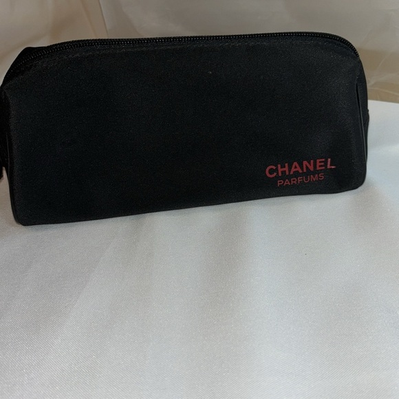 CHANEL Parfums Black Nylon Cosmetic Bag Red-Black Logo Interior - Picture 4 of 8
